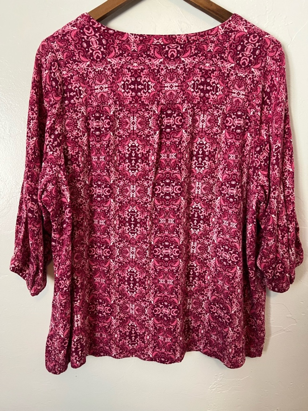 Croft & Barrow Pink Patterned V-Neck Women's Top Size 1X Boho - Picture 5 of 6